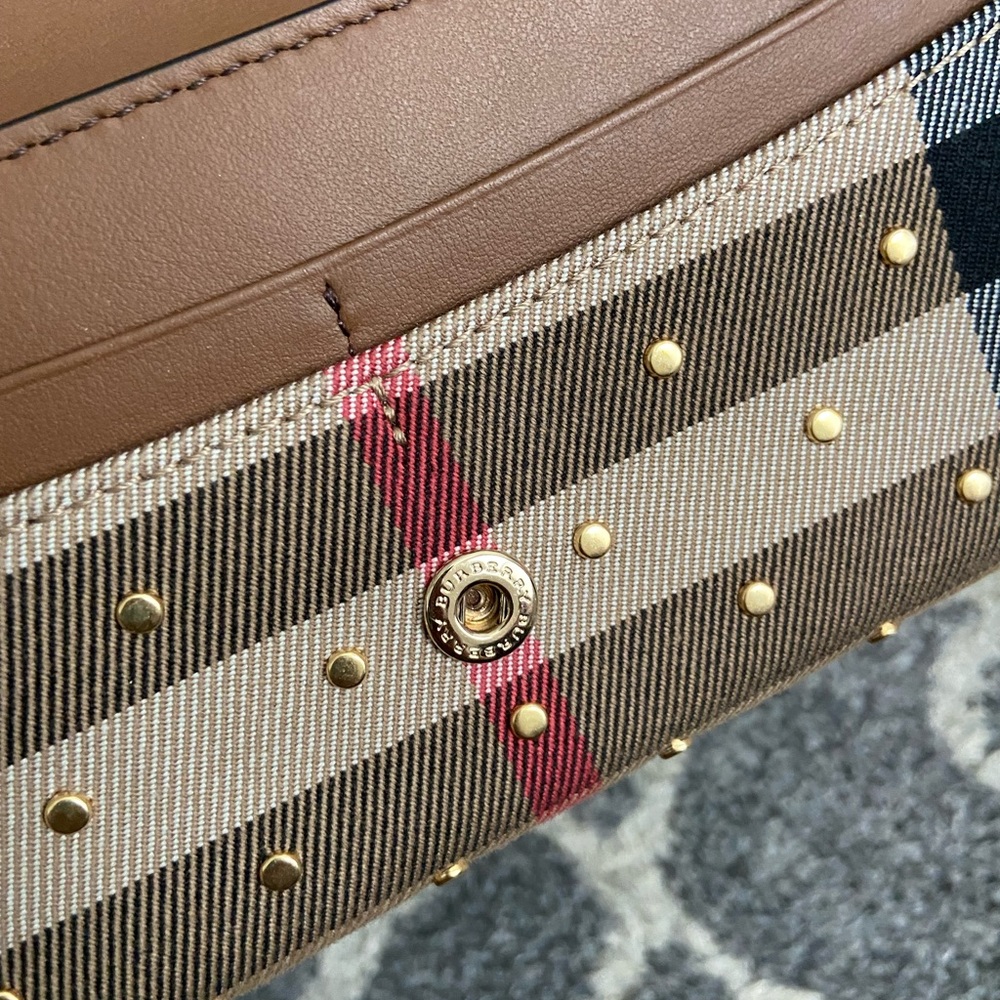 Burberry studded wallet - Picture 9 of 11